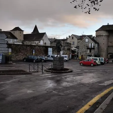Le Petit Penitent Quartier Dore