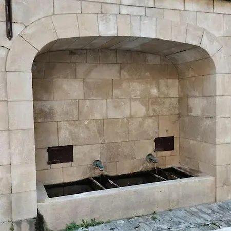 Le Petit Penitent Quartier Dore * マルブジョル