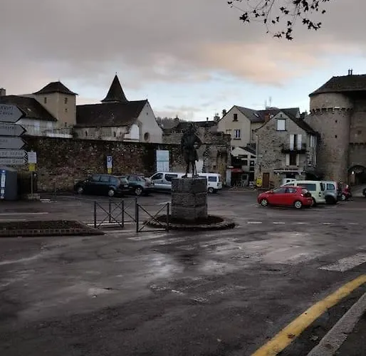 Le Petit Penitent Quartier Dore